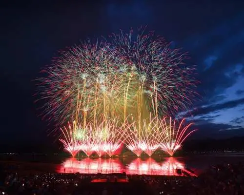 【8/15最後釋出】諏訪湖祭湖上花火｜湖上VIP區 ＆明野向日葵花海一日遊｜（夜行巴士返回新宿）新宿出發