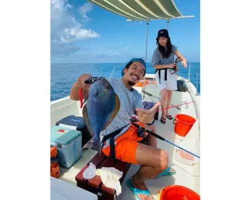 距离那霸（冲绳/北谷）35分钟车程 浮潜和钓鱼 ❤️套餐❤️ 可当日预订 ⭕ 3-6岁儿童免费钓鱼 ⭕ 可在航班前后进行 ⭕ 免费提供照片、视频、毛巾和凉鞋 ⭕