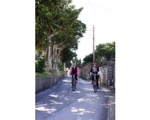 Enjoy a scenic cycling trip along Uruma City's Kaichu Road and four remote islands (Henza Island, Hamahiga Island, Miyagi Island, and Ikei Island)!
