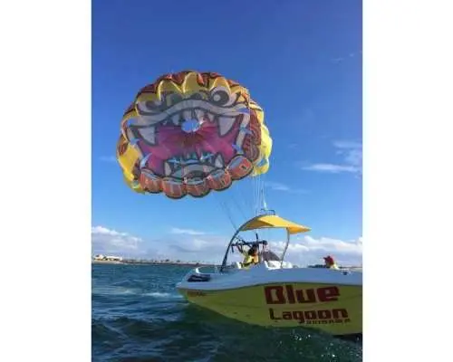空と海を満喫！海中道路カヤック&パラセーリングの大満足ツアー