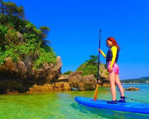 【沖縄・恩納村】SUP＆シュノーケリング「無人島を目指す冒険へ！」初心者でも安心（昨年1500名以上案内／写真・動画データ無料）