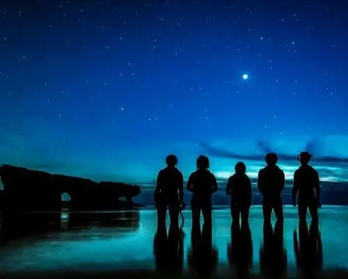【沖縄・恩納村】夜光虫＆星空ナイトシュノーケル｜輝く星空の下で幻想的なシュノーケルと、洞窟探検や輝く不思議な夜光虫観察♪