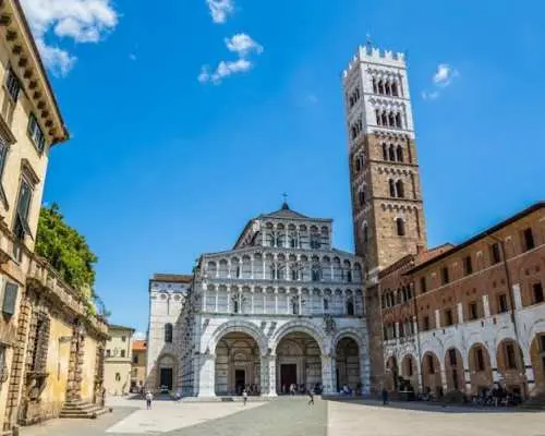 Pisa and Lucca tour with Buccellato tasting