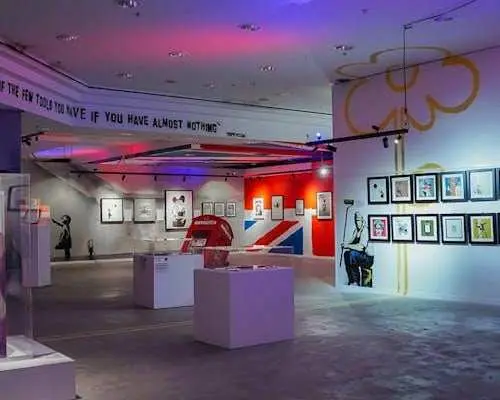 班克斯在雪梨舉辦「無限」展覽