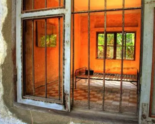 Half-day Tuol Sleng Genocide Museum and Russian Market tour