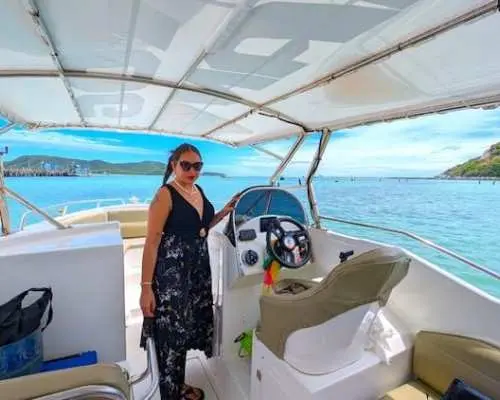 Private Samae San Speedboat Fishing Tour and Barbecue from Pattaya