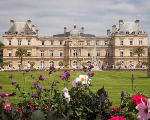 Family walking tour of Luxembourg