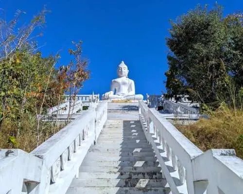 從清邁出發，乘坐私人汽車前往拜縣精華景點的一日遊