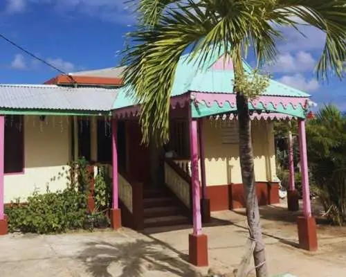 Small-group culinary tour in St Maarten