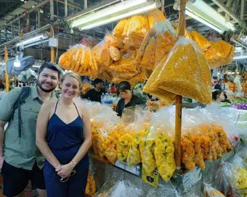私人泰式花卉工匠之旅，包含市場和寺廟參觀