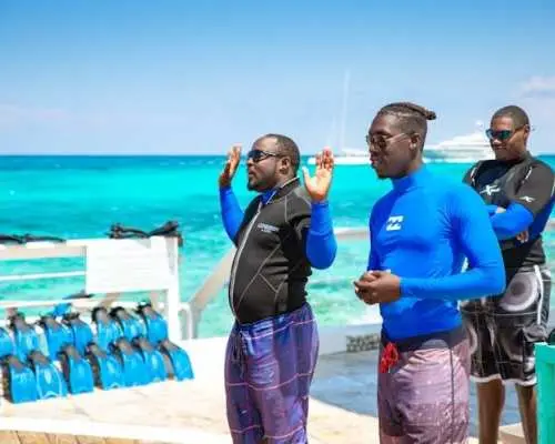 Pearl Island beach escape tour with lunch and snorkeling