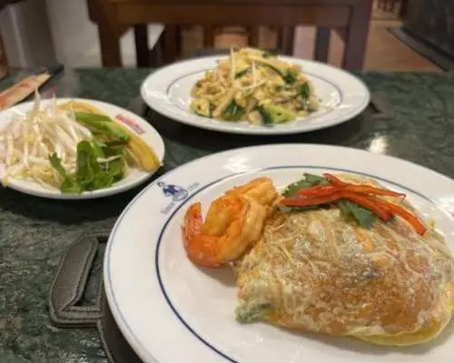 曼谷美食之旅，造訪米其林星級餐廳
