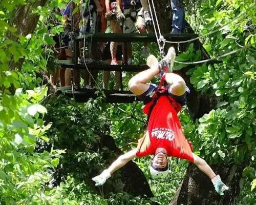 Congo trail canopy zip-lining tour in Costa Rica