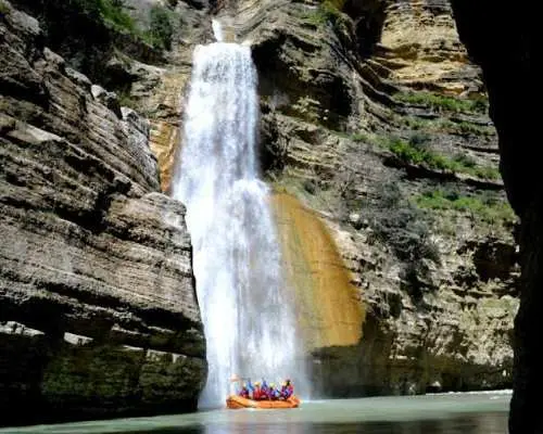 Canyon excursion and rafting on the Osum River