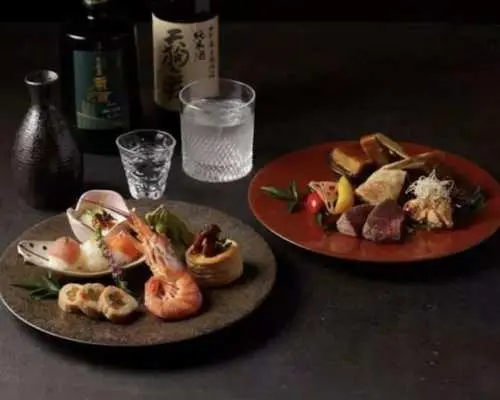 Traditional Japanese cuisine experience with live performance in Tokyo