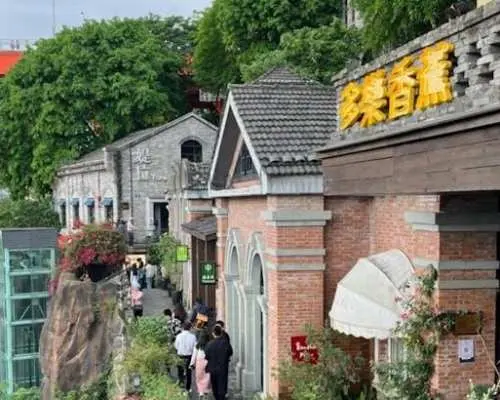 重庆轻轨之旅，带您穿越8D魔幻之城