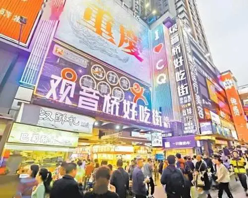 重庆轻轨之旅，带您穿越8D魔幻之城