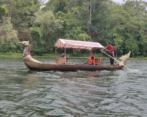 Tour riêng ngắm hoàng hôn bằng thuyền chèo Gondola kéo dài một giờ tại Siem Reap.
