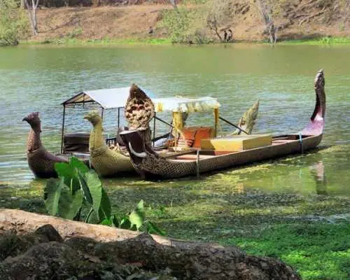 Tour riêng ngắm hoàng hôn bằng thuyền chèo Gondola kéo dài một giờ tại Siem Reap.