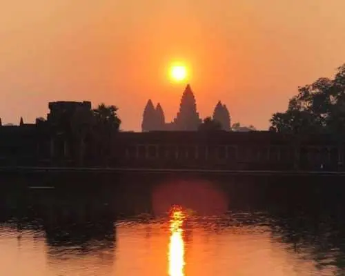 Sunrise at Angkor Wat and Angkor complex discovery by 4x4