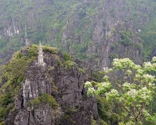 Hanoi to Ninh Binh day tour with lunch and activities