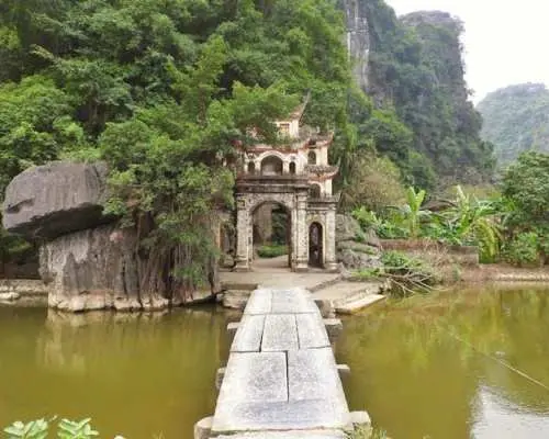 Hanoi to Ninh Binh day tour with lunch and activities
