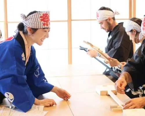 Enjoy Japanese Traditional Instrument Shamisen