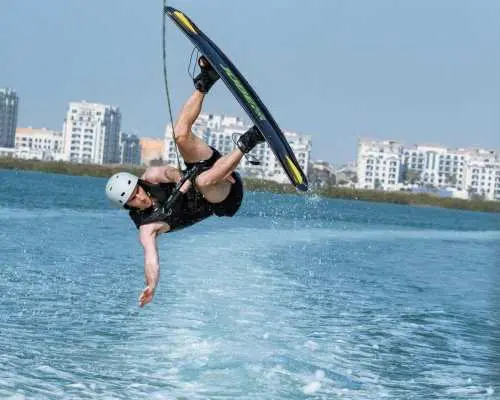 Abu Dhabi: Yas Island Wakeboard & Tubing｜United Arab Emirates
