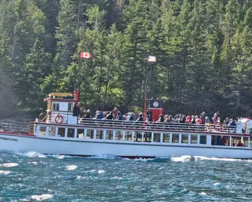 Waterton National Park Full-Day Private Tour From Calgary｜Canada