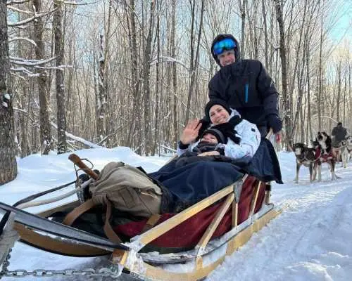 Mont-Tremblant: Guided Dogsledding Tour with Hot Chocolate｜Canada