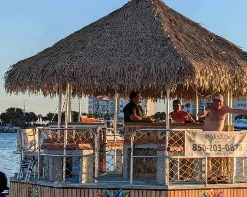 Bãi biển Panama City: Tour du thuyền ngắm hoàng hôn kiểu Tiki 90 phút | Hoa Kỳ