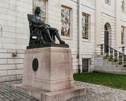 Cambridge: Harvard University Student-Guided Walking Tour｜United States