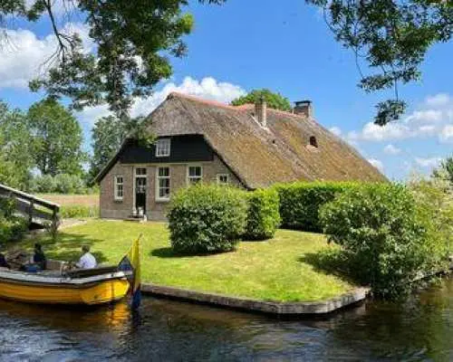 [Small Group Tour (8 people, Chinese speakers) + Hotel Pickup and Drop-off] Departure from Amsterdam, Netherlands | Giethoorn + Legoland + Windmill Village Day Trip | Customized Private charter car Available (Private Car Service)