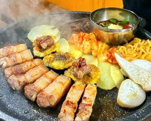 Busan SNS Hotspot Gourmet Private Tour(Lee Jae Mo Pizza · MOMOS Coffee · Hidden Photo Spots)