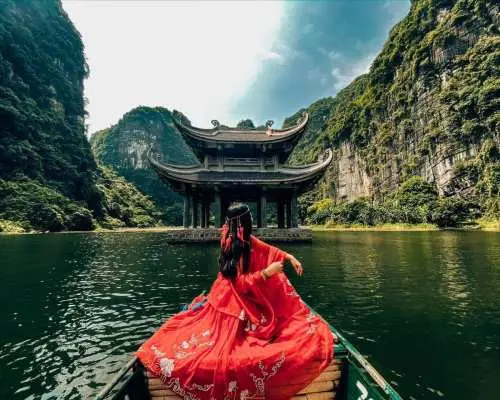 宁平私人一日游：拜顶寺 – 长安游船 – 舞洞 | 河内出发 | 韩文导游