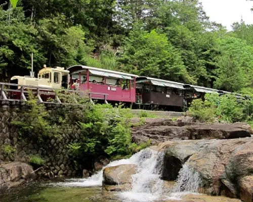マイナスイオン溢れる「赤沢森林鉄道」トロッコ列車　中山道の宿場町・馬籠宿と妻籠宿　日帰り【名古屋出発】