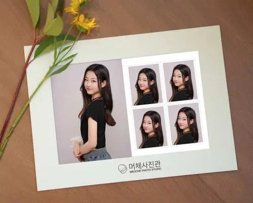 首爾韓式寫真拍攝成果展示，包含一張年輕女性的時尚個人照與四張專業證件照的沖印成品，完美留住旅行回憶。