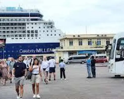 Chan May Port (陳梅港) - ダナン市内ツアー + ホイアン - Chan May Port (陳梅港) |貸切チャーター車|ベトナム