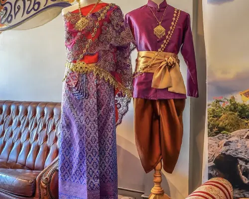 CherdChay Studio 拍攝的曼谷老城區泰式傳統服飾照片 | 泰國