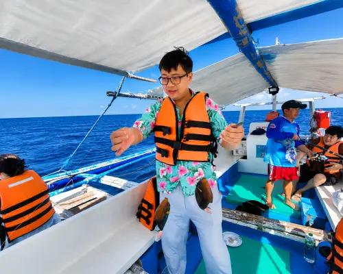 Boracay Private Island Hopping with Fun Fishing: Explore Different Island and beach