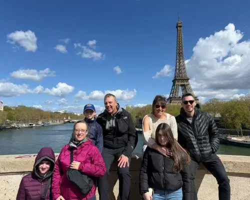 巴黎热门景点半日健行之旅，由风趣导览带领