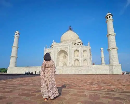 From Delhi Taj Mahal & Agra Full Day Round Trip.
