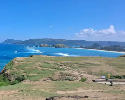 [ลอมบอก] ทัวร์วันเดียวบริเวณชายฝั่งมันดาลิกา: หาดตันจุงอาอัน เนินเขาเมรีส และหมู่บ้านซาเด (พระอาทิตย์ตกสีทอง)