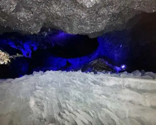 富士山 富岳風穴・鳴沢氷穴 洞窟探検ネイチャーガイド日帰りツアー（ほうとう御膳昼食付）