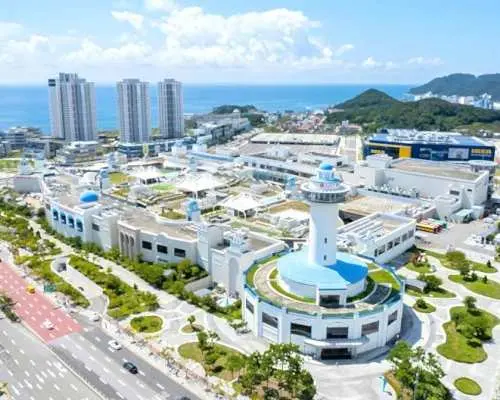 釜山市内出発 <-> 東釜山シャトルバス + セラジェムKビューティー＆マッサージ体験ツアー：オシリア、ロッテプレミアムアウトレット、ロッテワールド釜山、スカイラインリュージュ