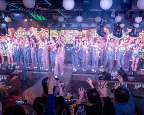 東京のおすすめナイトライフ｜六本木スーパースパーク東京 パート3 VIPイマーシブエンターテイメントショーチケット（ドリンク2杯付き）