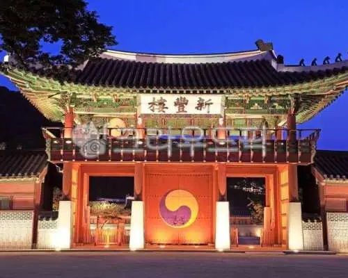 首爾出發 私人訂製【 世界文化遺產水原華城+特色美食 】休閒一日遊  9座 --25座巴士 可選
