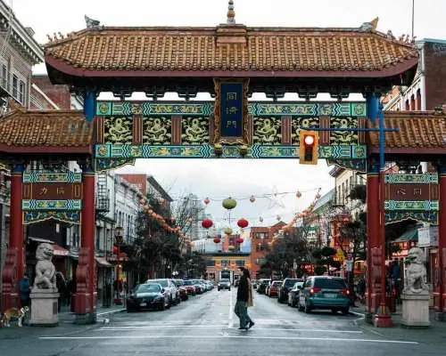 維多利亞1日精選遊｜唐人街、省議會大樓、維多利亞內港觀光區、寶翠花園(含門票)