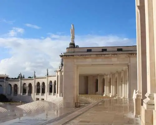 Lisbon: Sanctuary Fátima & Little Shepperd Town Guide Tour