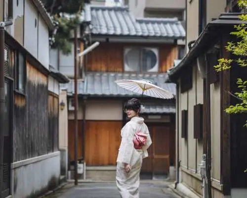 Kyoto | Gion & Yasaka Shrine | Kimono/Yukata Rental | Outdoor Photography Services